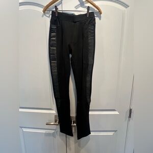 Gracia Black Ribbed Leggings